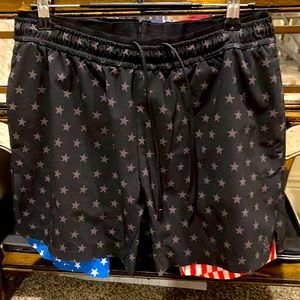 Men’s chubbies 5.5 inch shorts with Stars & stripes pattern lining.